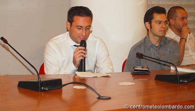 3373.jpg - Discorso finale di Matteo Negri (a sinistra), consigliere del CML (foto di Barbara Mezzera)